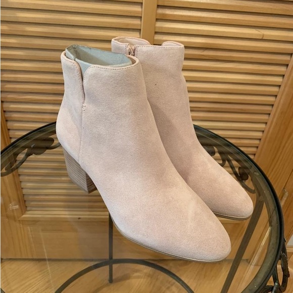 Aldo Shoes - Aldo Cream Suede Booties 7.5M 👢🤍